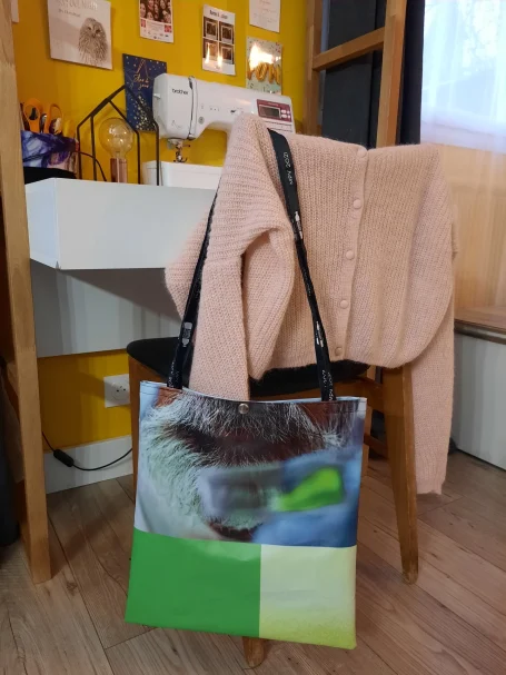 Qui aurait pu penser qu'on retrouverait un morceau de barbe dans ce joli tote-bag ?